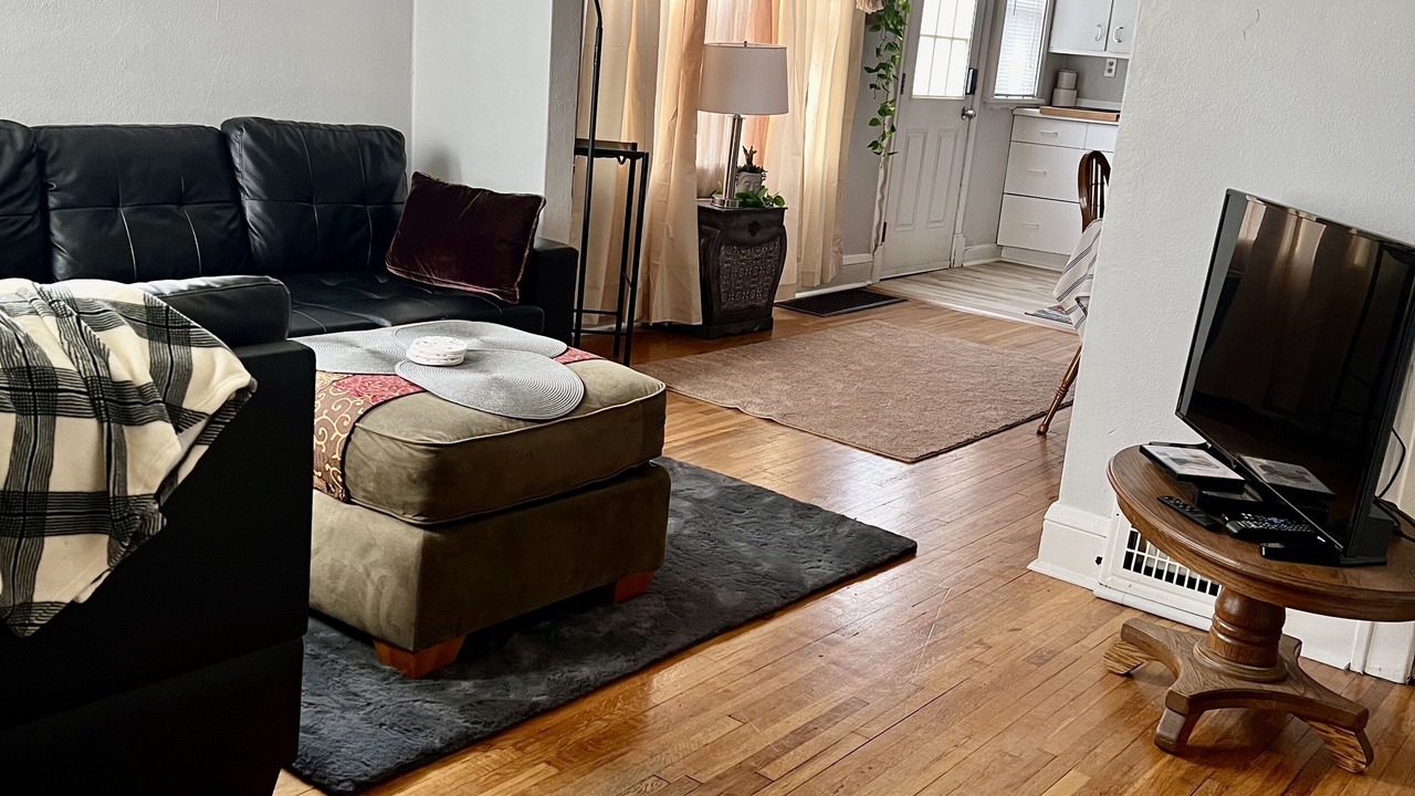 Photo of Livingroom in Summit - University