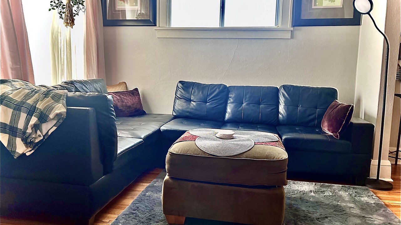 Photo of Livingroom in Summit - University
