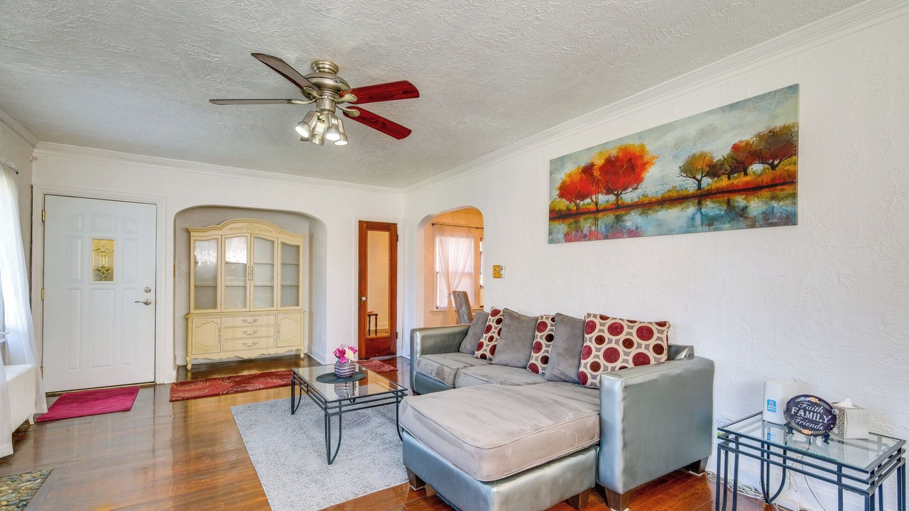 Photo of Livingroom in Cleveland Heights