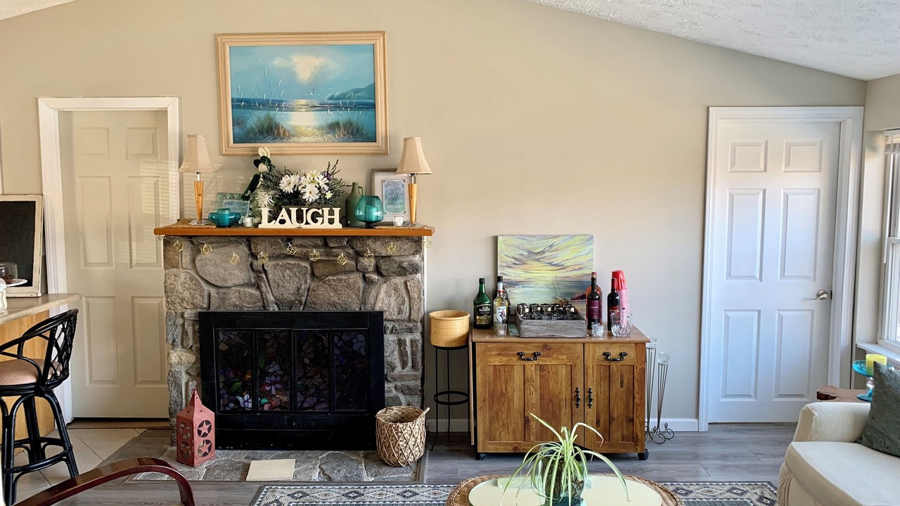 Photo of Livingroom in Coventry Lake