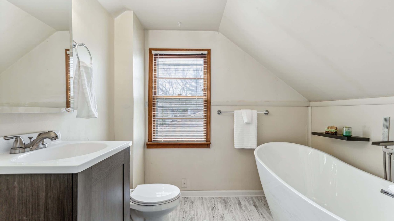 Photo of Bathroom in Crystal