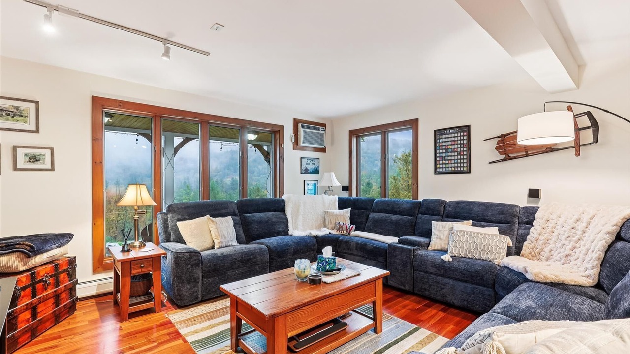 Photo of Livingroom in Stowe Hollow