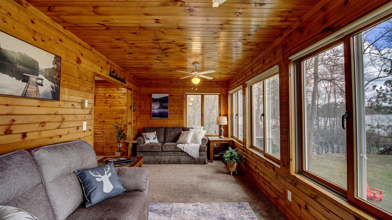 Photo of Livingroom in Fifty Lakes