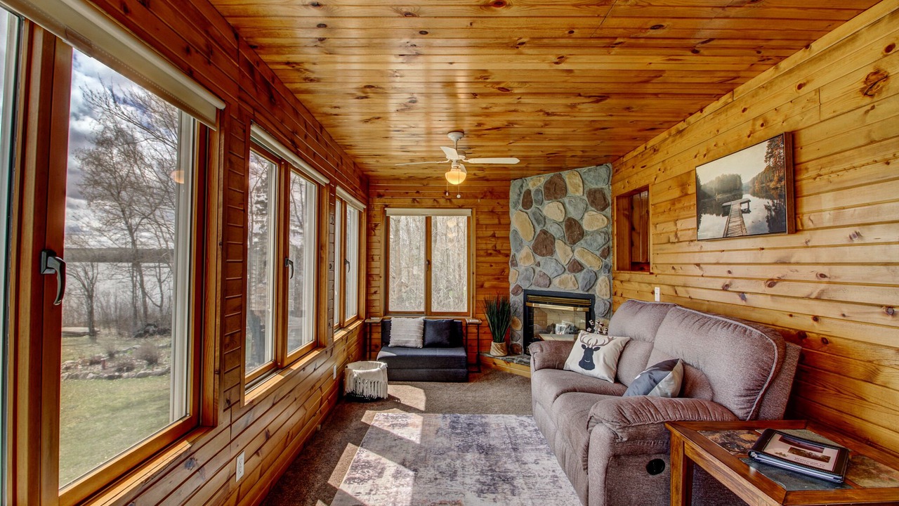 Photo of Livingroom in Fifty Lakes