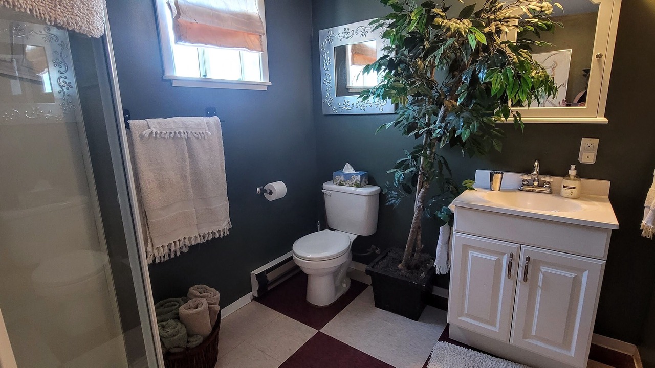 Photo of Bathroom in Canoncito