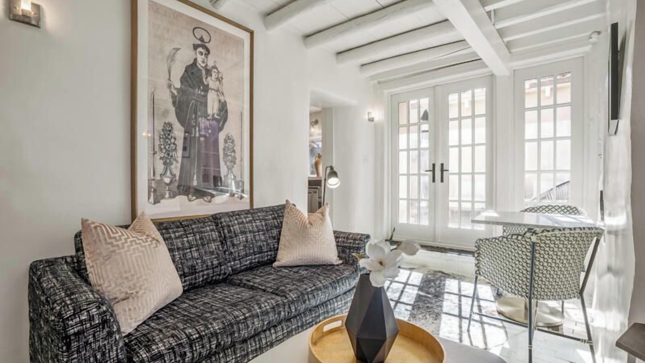 Photo of Livingroom in Historic Eastside