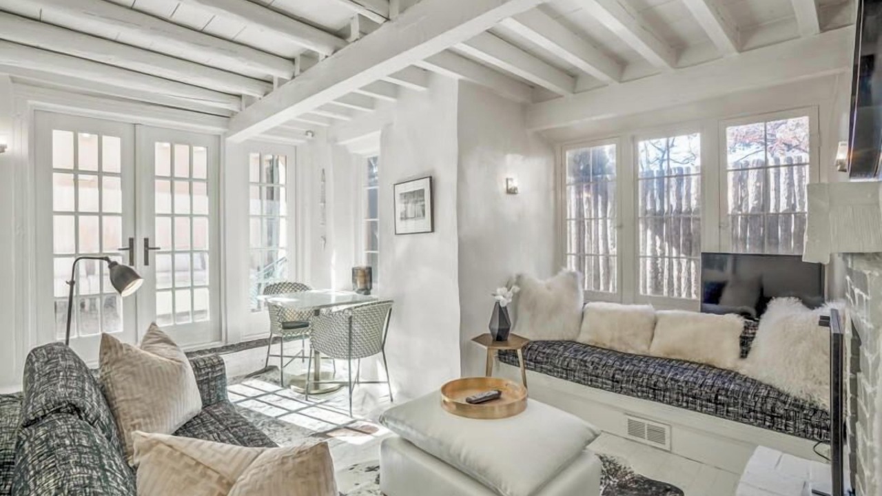 Photo of Livingroom in Historic Eastside