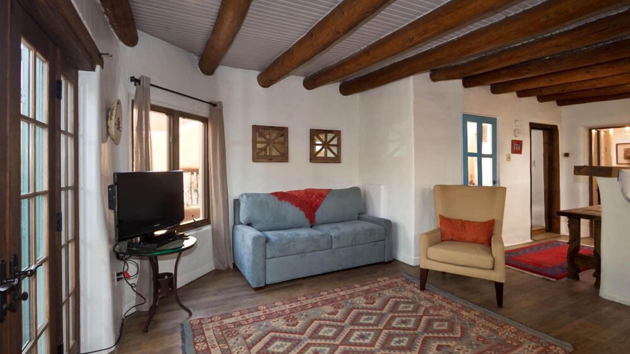 Photo of Livingroom in Historic Eastside