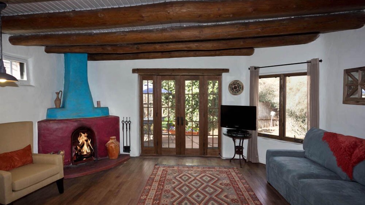Photo of Livingroom in Historic Eastside