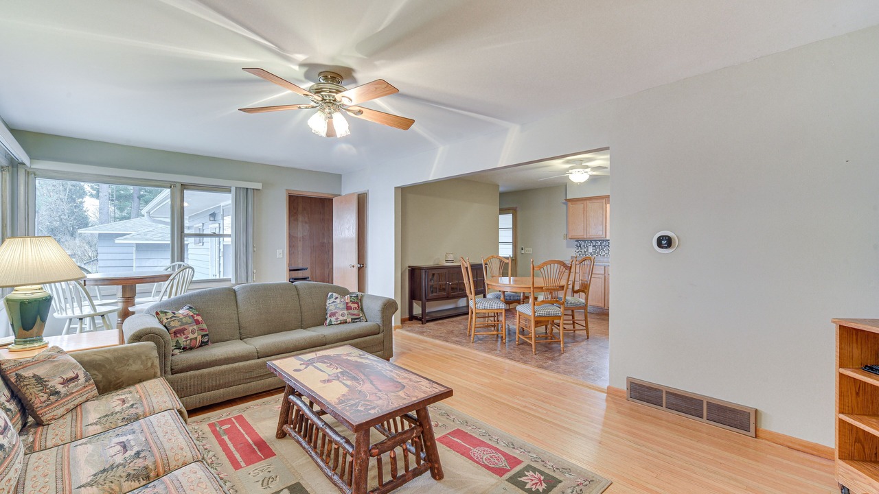 Photo of Livingroom in Holcombe