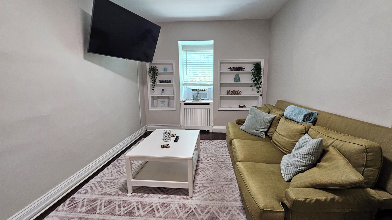 Photo of Livingroom in Historic Hill