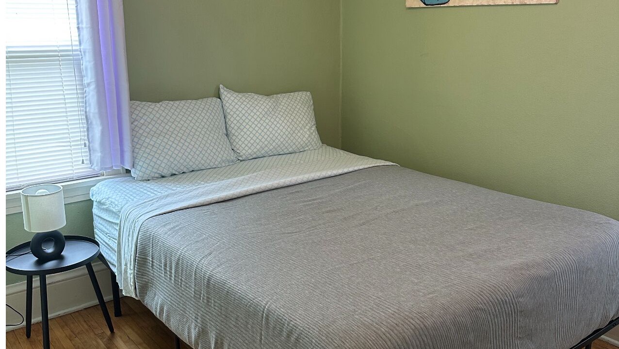 Photo of Bedroom in Macalester - Groveland