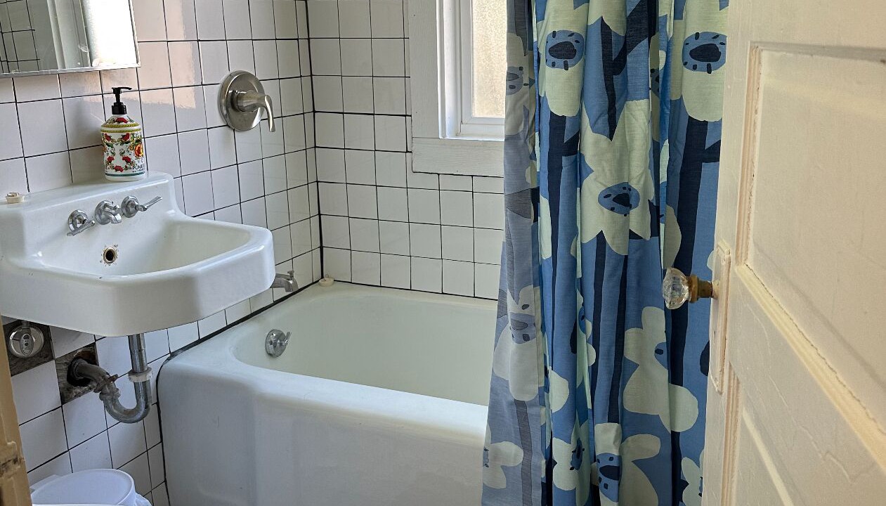 Photo of Bathroom in Macalester - Groveland
