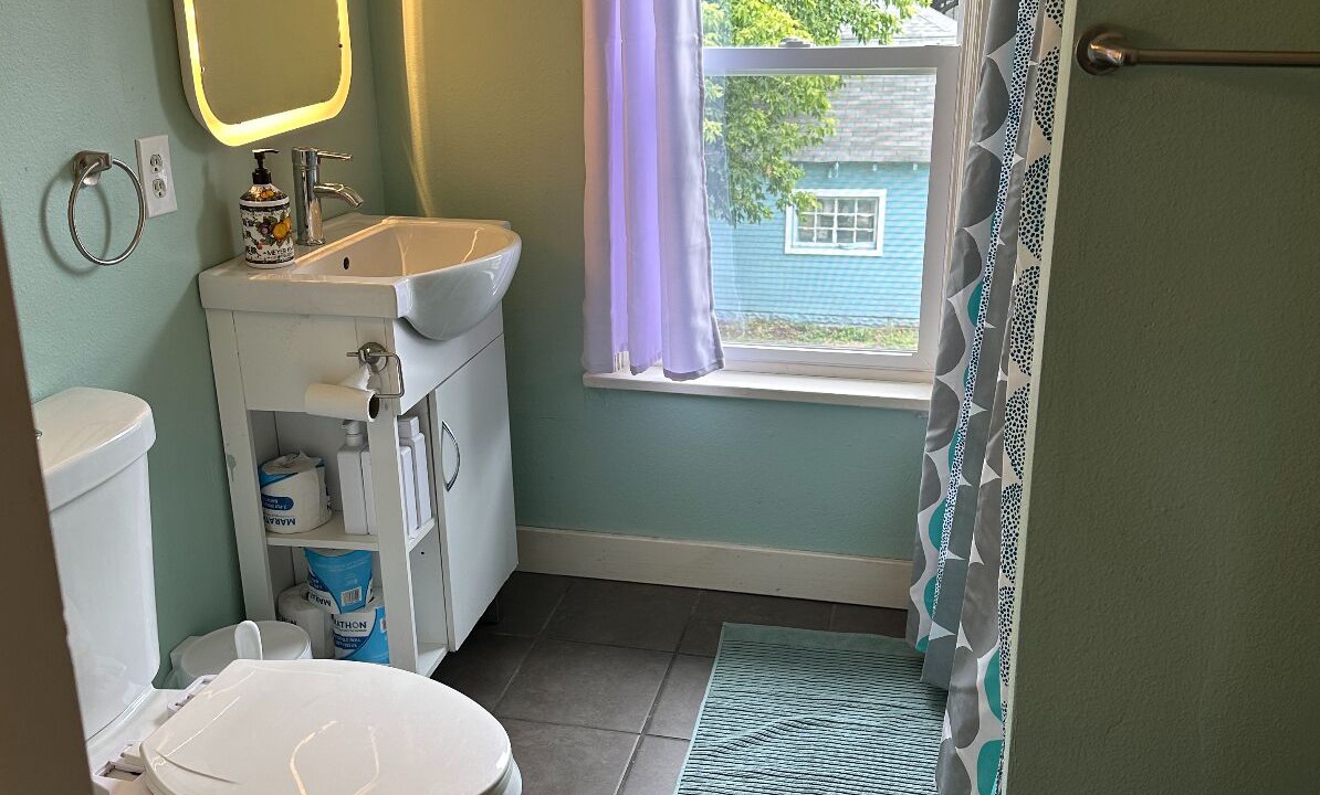 Photo of Bathroom in Macalester - Groveland