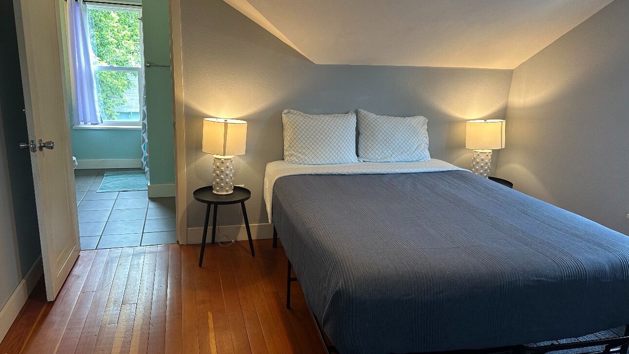 Photo of Bedroom in Macalester - Groveland