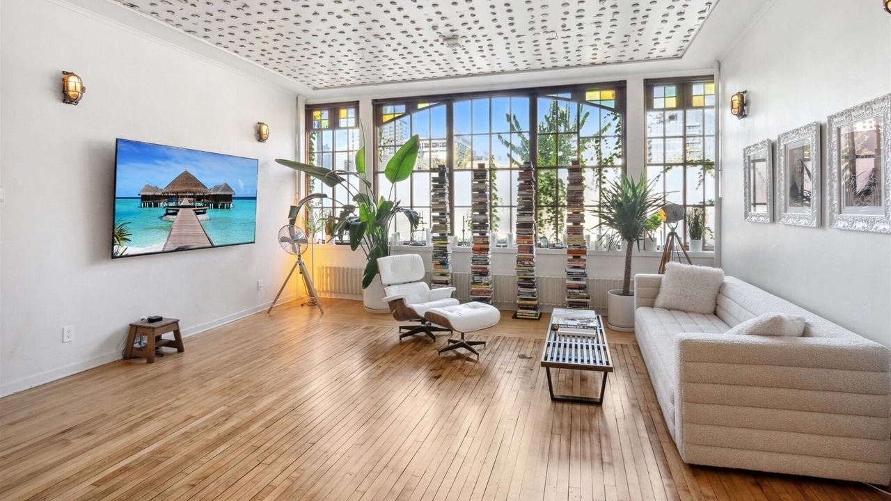 Photo of Livingroom in Downtown East