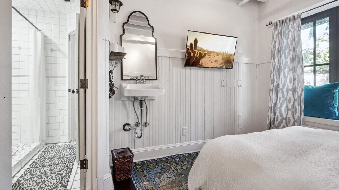 Photo of Bedroom in Downtown East