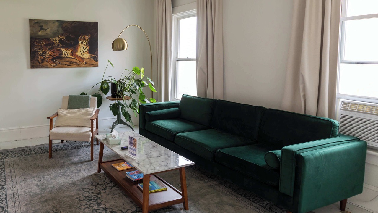 Photo of Livingroom in St. Albans Historic District