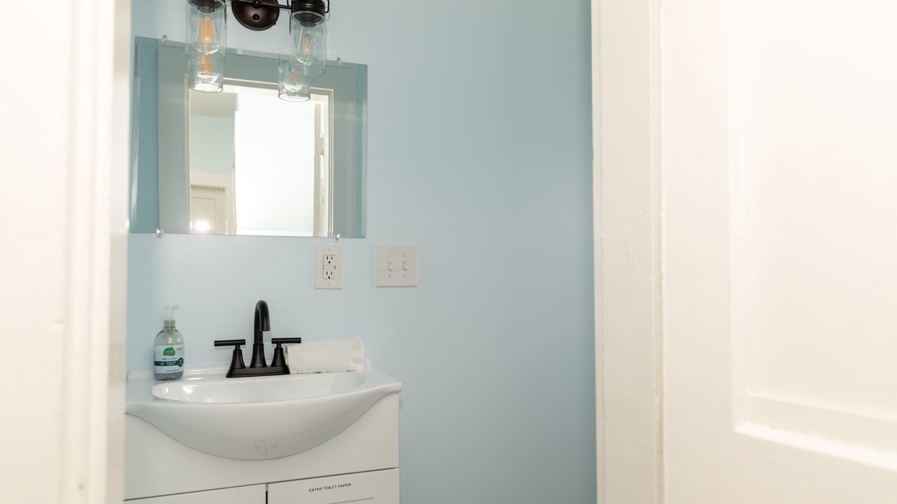 Photo of Bathroom in St. Albans Historic District