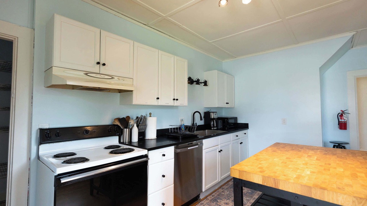 Photo of Kitchen in St. Albans Historic District