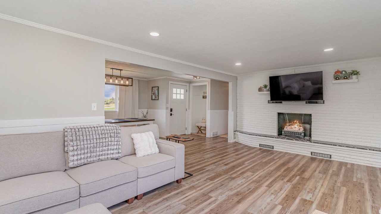 Photo of Livingroom in Clare