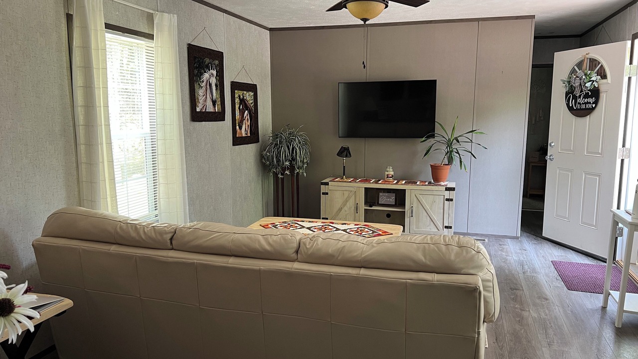 Photo of Livingroom in Middle Grove