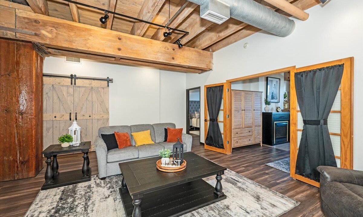 Photo of Livingroom in St. Louis County