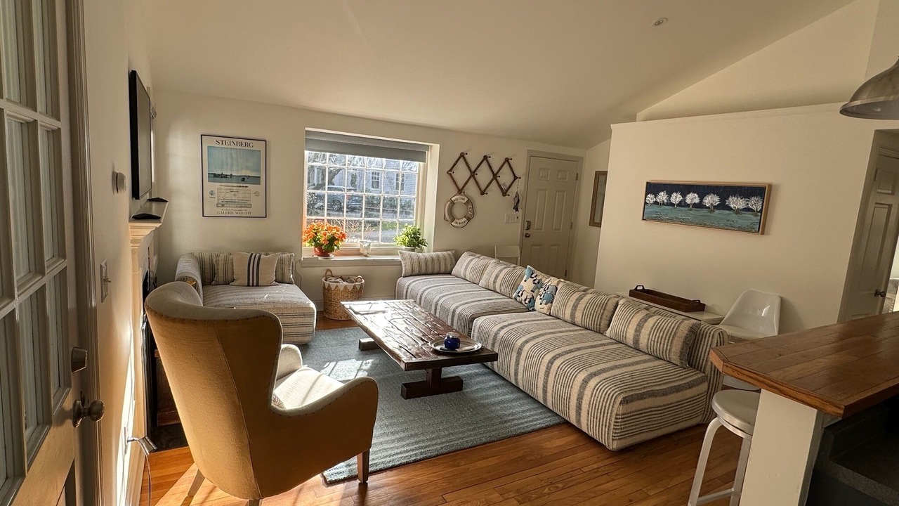 Photo of Livingroom in Weston