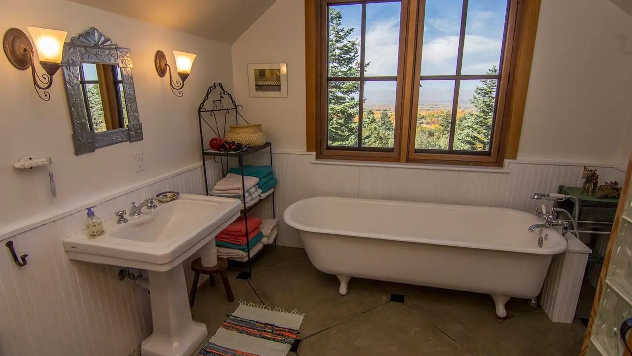 Photo of Bathroom in Arroyo Seco