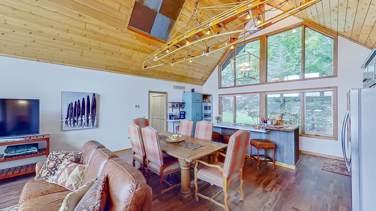 Photo of Livingroom in Paw Paw