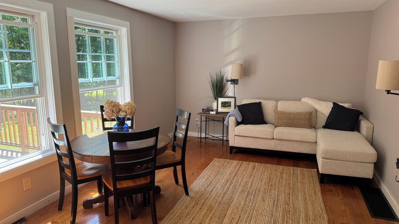 Photo of Livingroom in Rowe