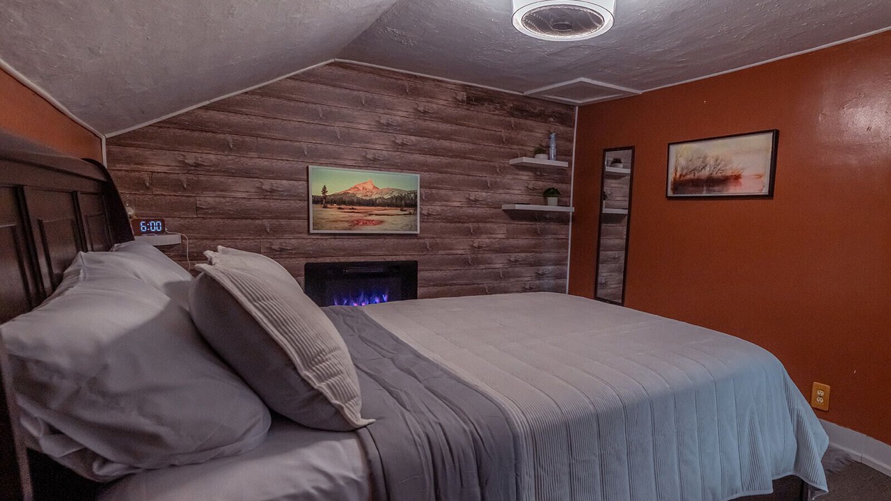 Photo of Bedroom in Ellis Historical District