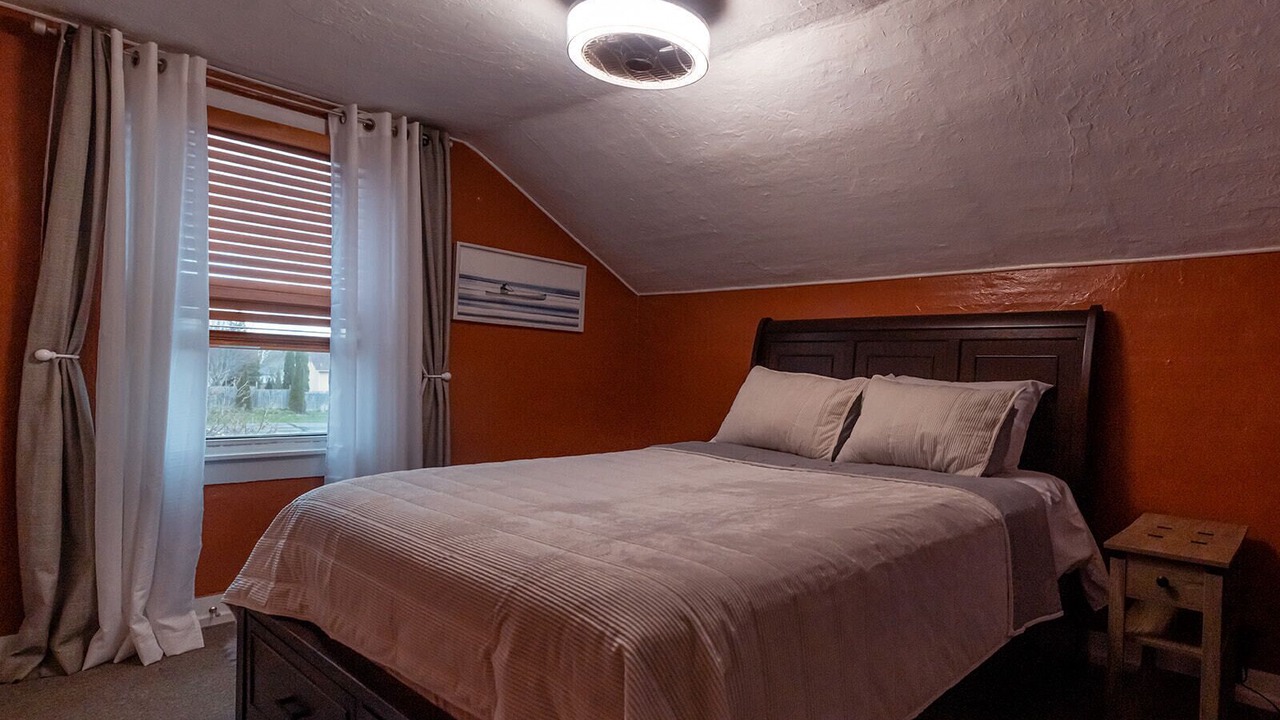 Photo of Bedroom in Ellis Historical District