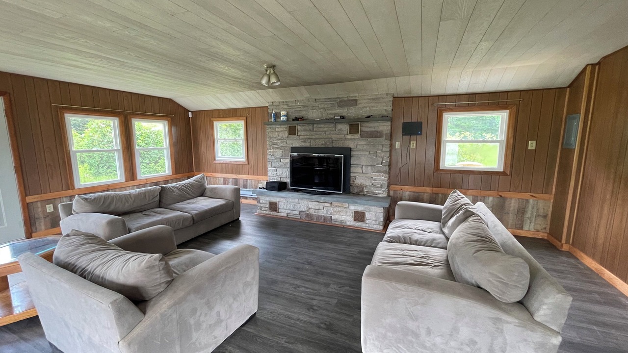 Photo of Livingroom in Salisbury Center