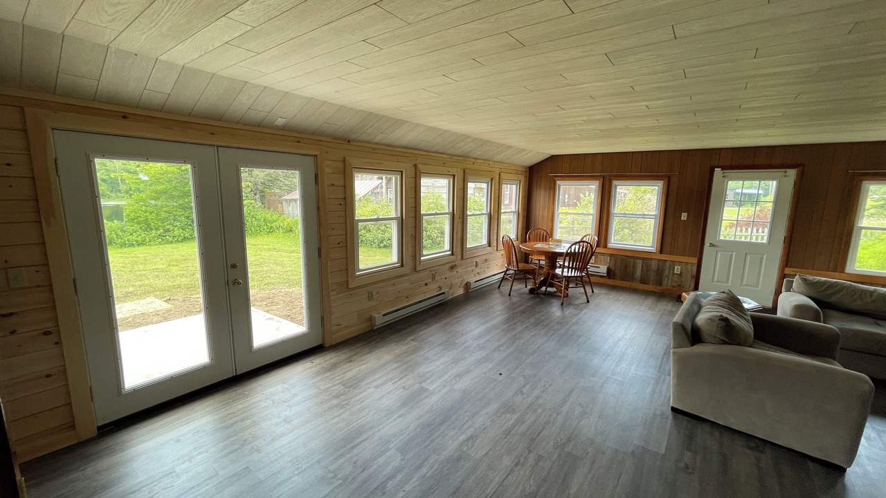Photo of Livingroom in Salisbury Center