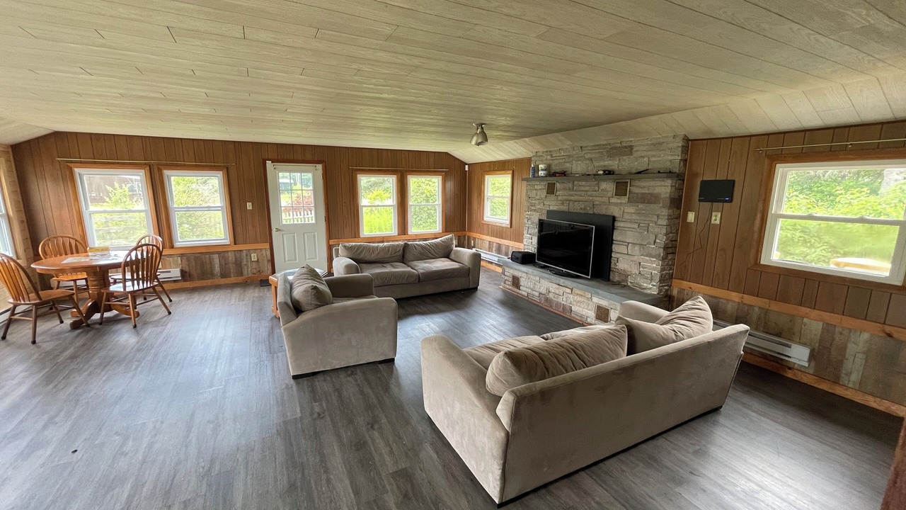Photo of Livingroom in Salisbury Center