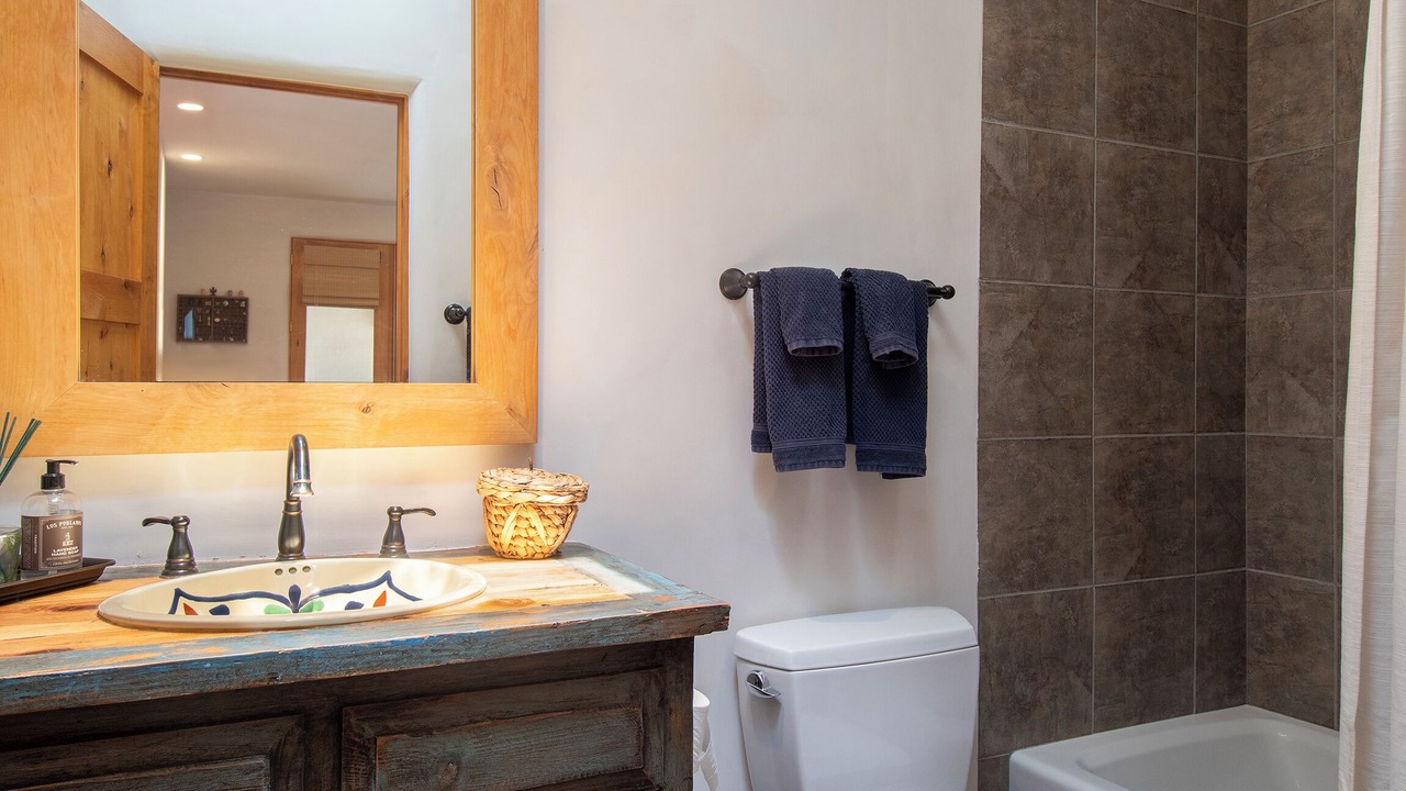 Photo of Bathroom in La Tierra
