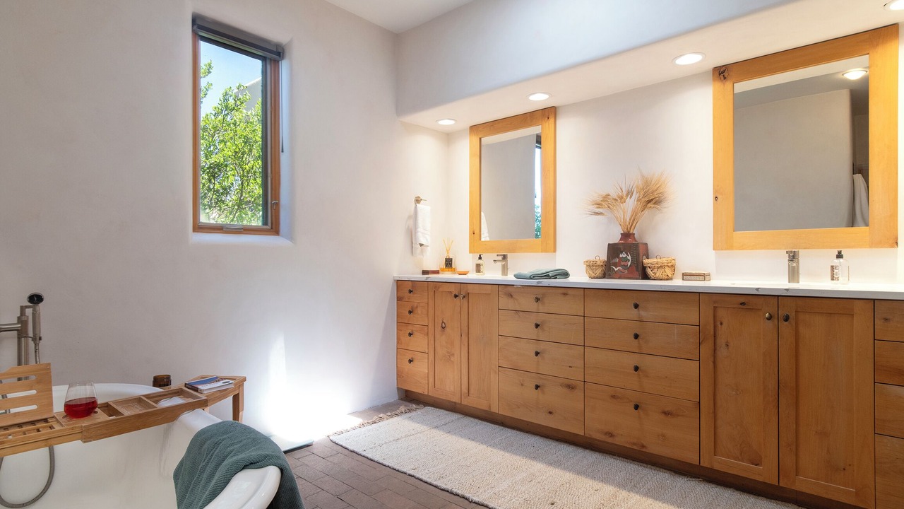 Photo of Bathroom in La Tierra