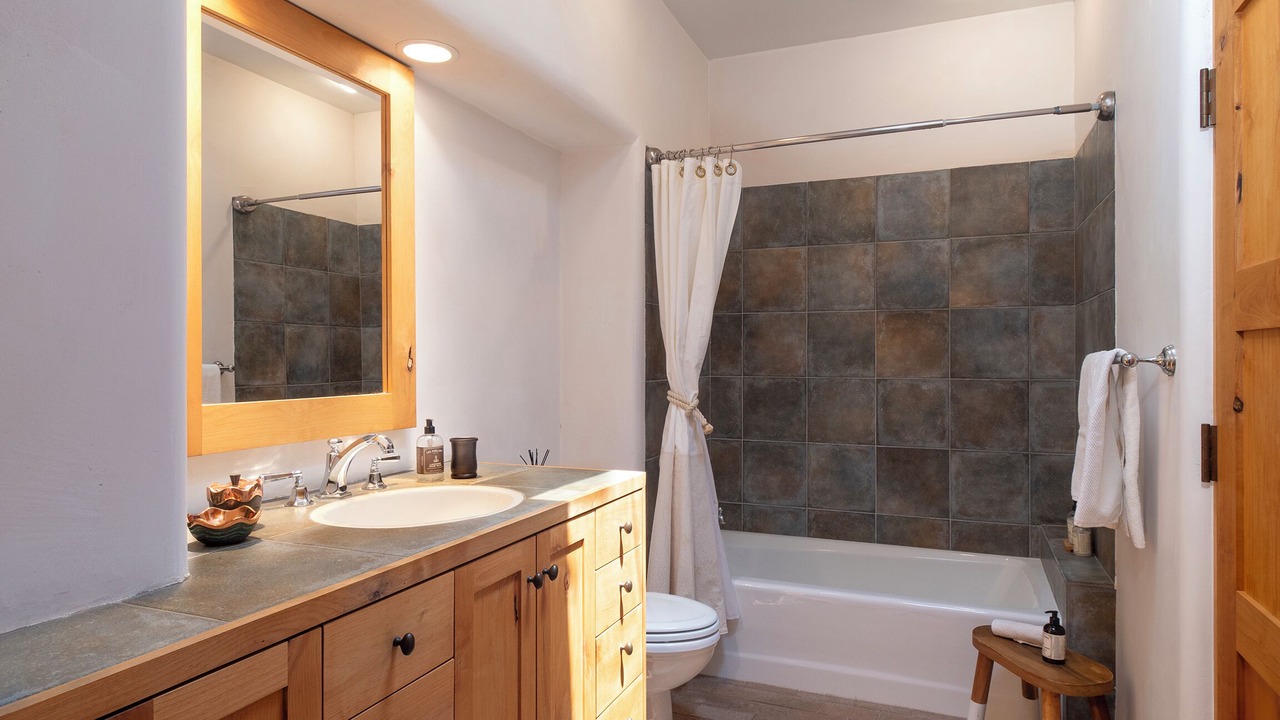 Photo of Bathroom in La Tierra