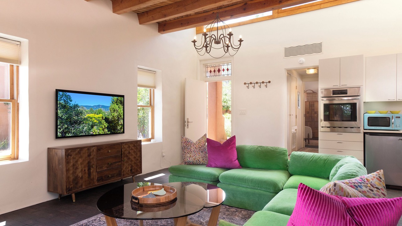Photo of Livingroom in Historic Eastside