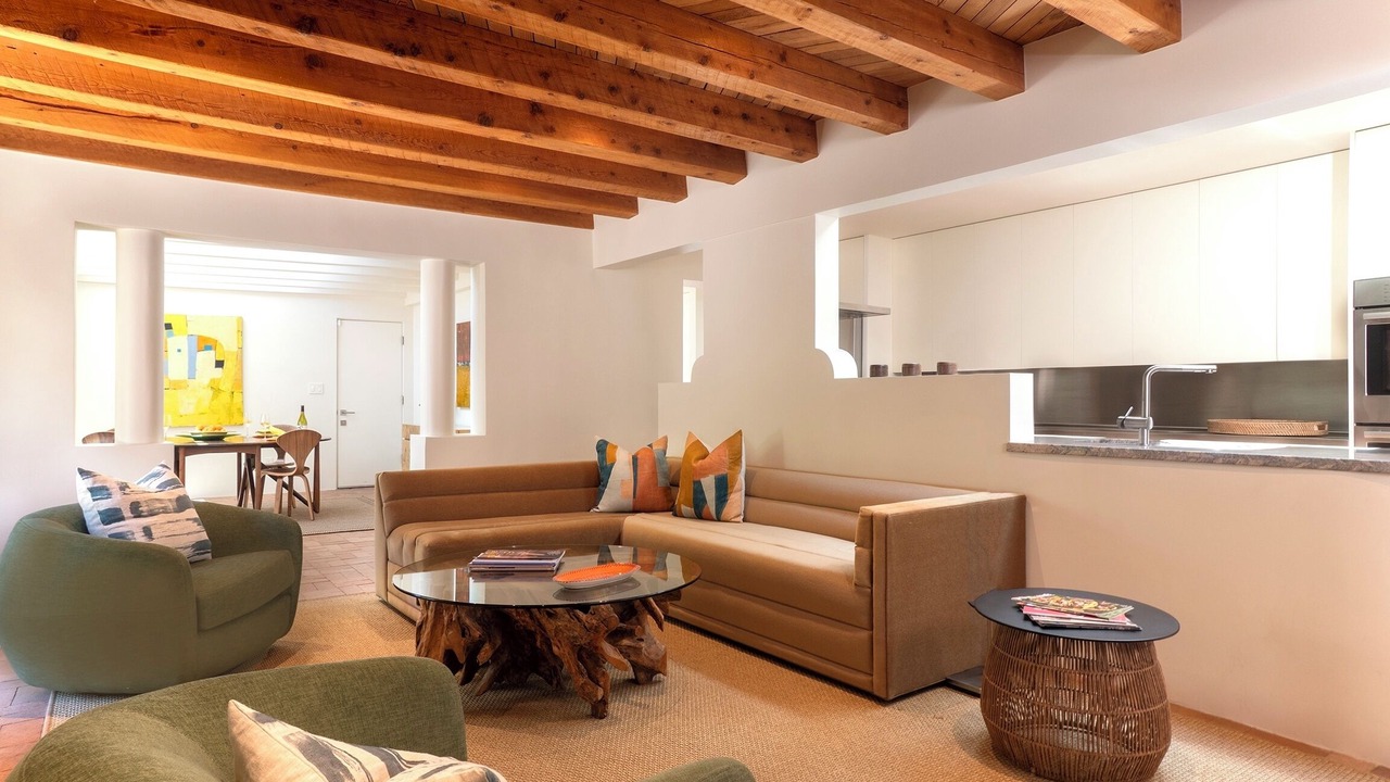 Photo of Livingroom in Historic Eastside