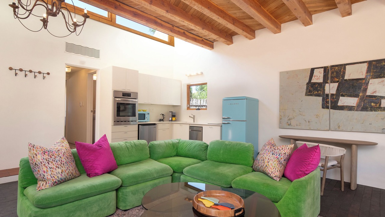 Photo of Livingroom in Historic Eastside