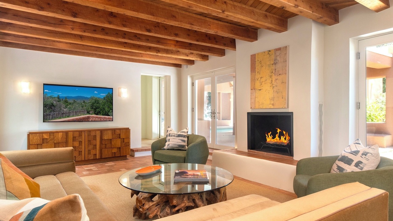 Photo of Livingroom in Historic Eastside