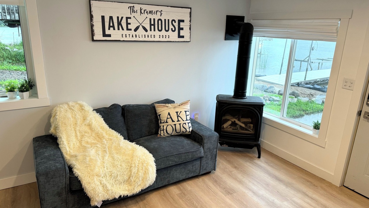 Photo of Livingroom in Maple Lake