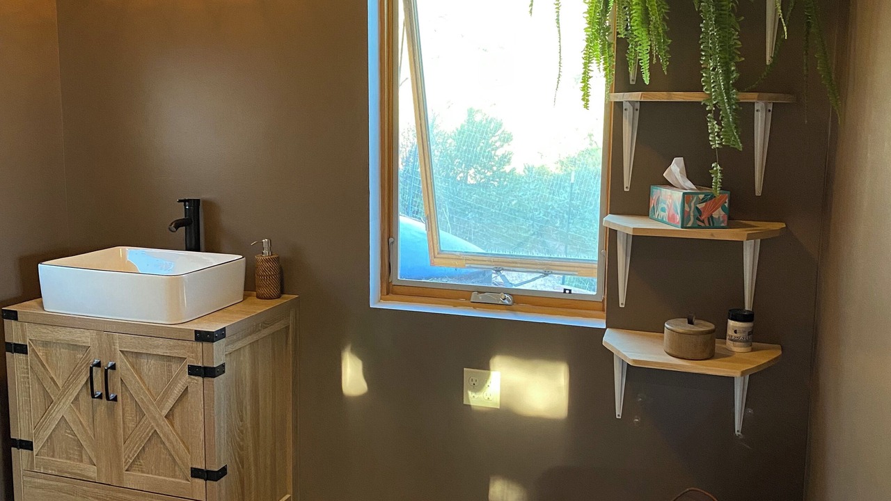 Photo of Bathroom in Canoncito