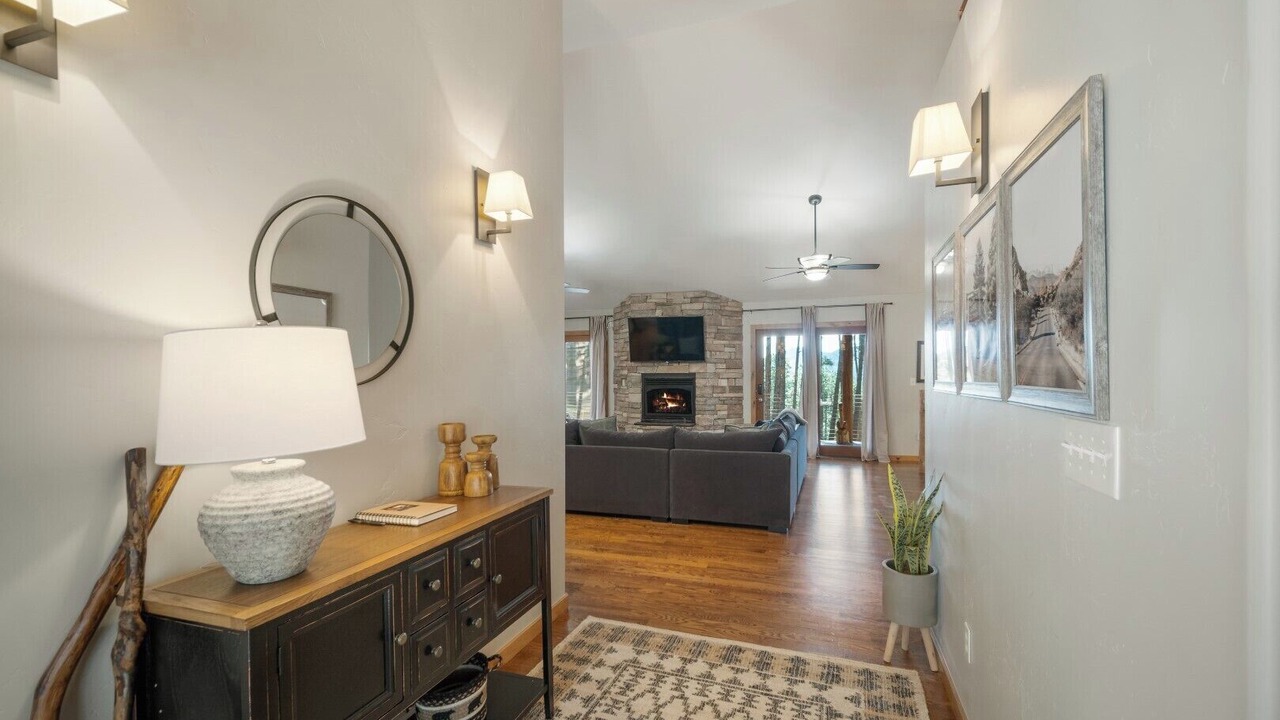 Photo of Livingroom in Forest Lakes