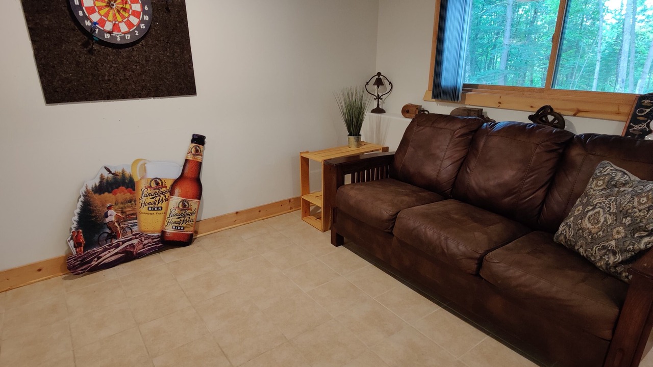 Photo of Livingroom in New Auburn