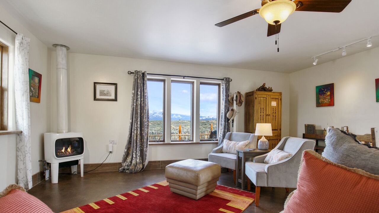 Photo of Livingroom in Ranchos De Taos