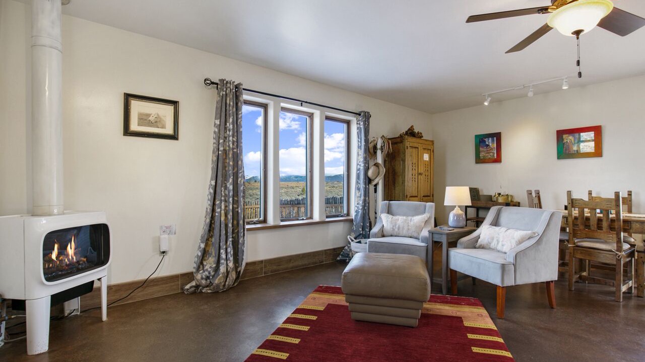 Photo of Livingroom in Ranchos De Taos