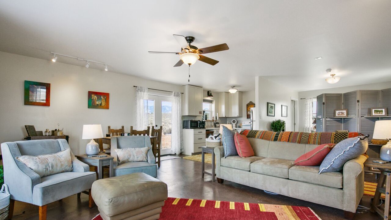 Photo of Livingroom in Ranchos De Taos